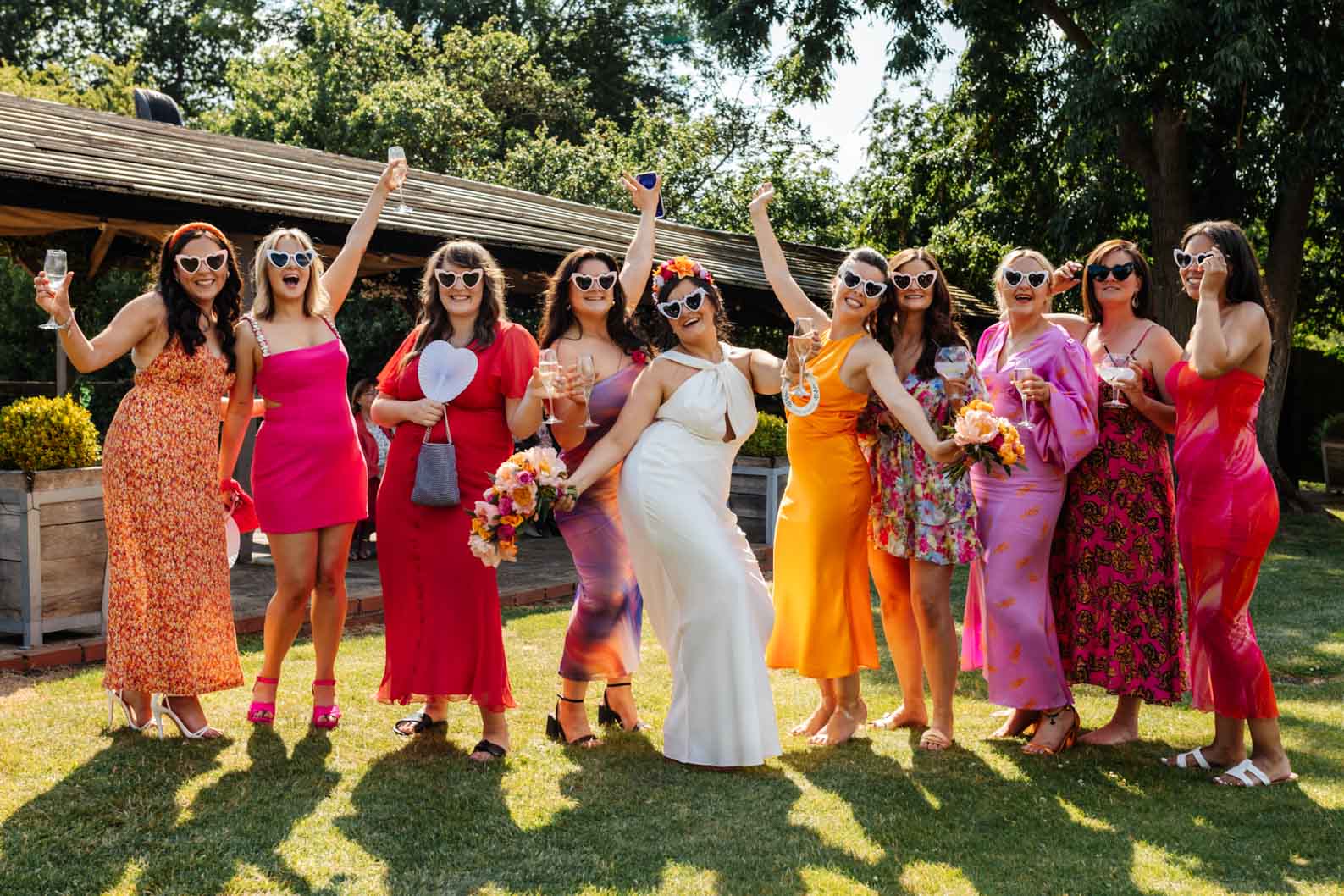 Efficient, relaxed and fun wedding group photos